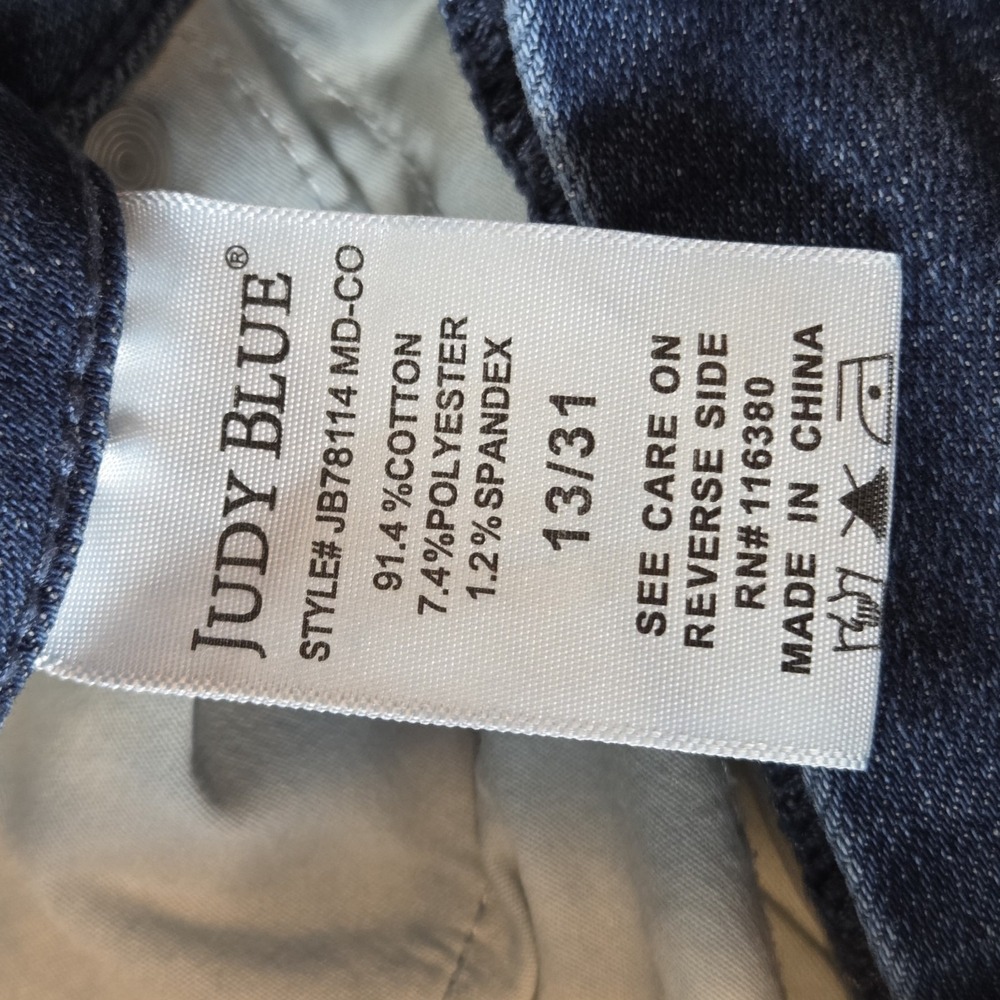 Judy Blue Mid Rise Dark Wash Cuffed Capri Denim Jeans  SIZE 13/31 - Picture 3 of 7